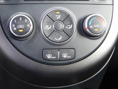 Used 2013 Kia Soul + FWD image 12