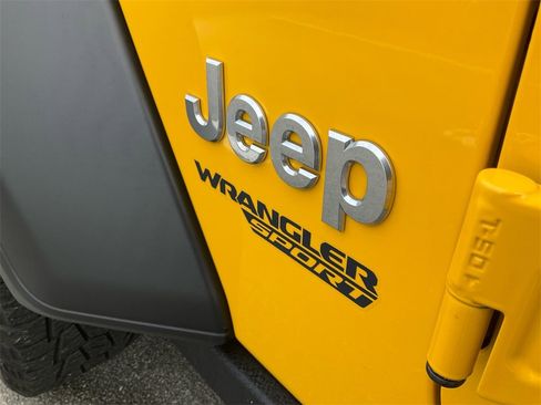 Used 2020 Jeep Wrangler Sport image 33