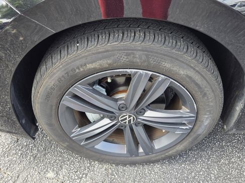 Used 2022 Volkswagen Jetta SE w/ Panoramic Sunroof Package image 9