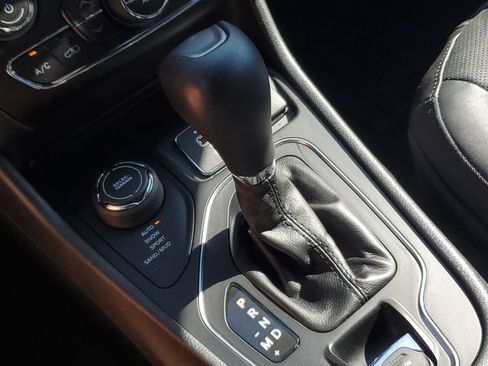 Used 2019 Jeep Cherokee High Altitude AWD/4WD image 32