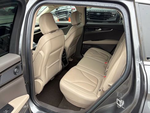 Used 2021 Lincoln Nautilus Reserve w/ Equipment Group 201A image 13