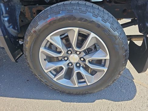 Used 2021 Chevrolet Silverado 1500 LT w/ Z71 Off-Road Package AWD/4WD image 31