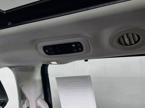 Used 2017 Chrysler Pacifica Limited FWD image 29