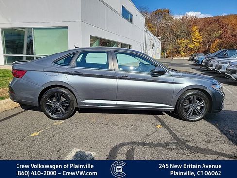 Certified 2022 Volkswagen Jetta SE image 33