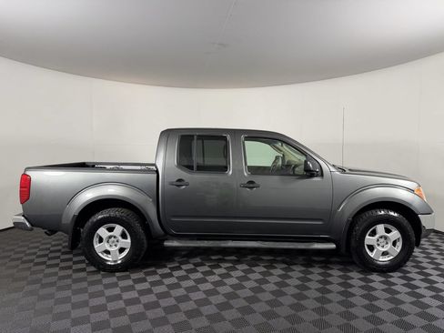 Used 2005 Nissan Frontier SE AWD/4WD image 4