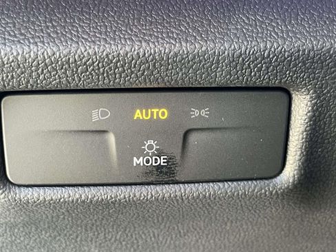 New 2026 Volkswagen Tiguan SE R-Line FWD image 17