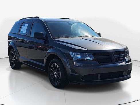 Used 2018 Dodge Journey SE w/ Connectivity Group image 2