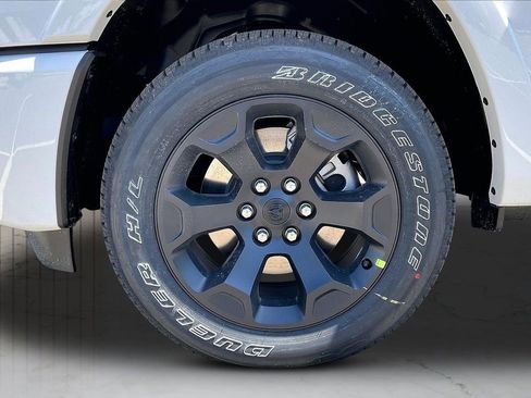 New 2026 RAM 1500 4x4 Crew Cab image 32