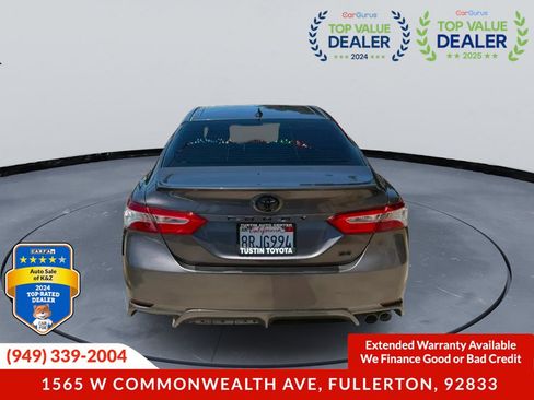 Used 2020 Toyota Camry SE FWD image 5