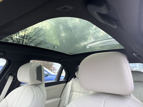 New 2026 BMW 740i xDrive w/ Luxury Rear Seating Package AWD/4WD image 9