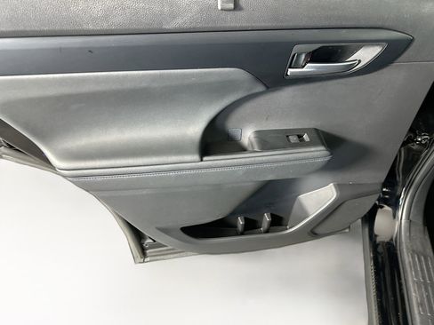Used 2025 Toyota Highlander XLE image 27