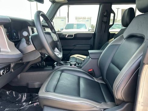 Used 2025 Ford Bronco Outer Banks AWD/4WD image 15
