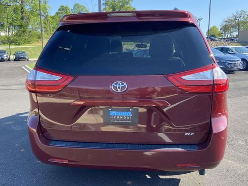 Used 2016 Toyota Sienna XLE FWD image 4