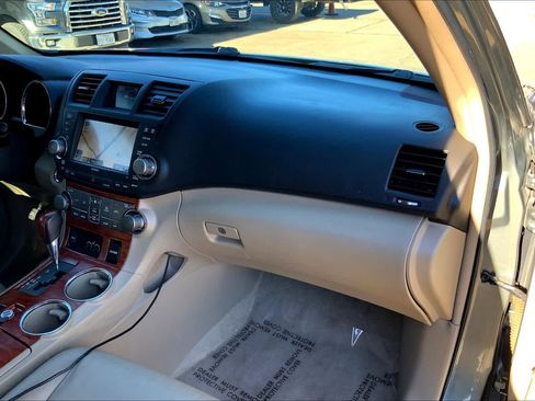 Used 2010 Toyota Highlander Limited image 17