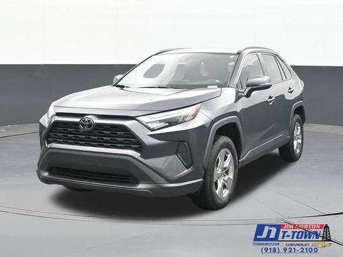 Used 2022 Toyota RAV4 XLE AWD/4WD image 3