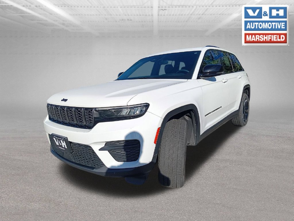 Used 2023 Jeep Grand Cherokee Altitude AWD/4WD image 30
