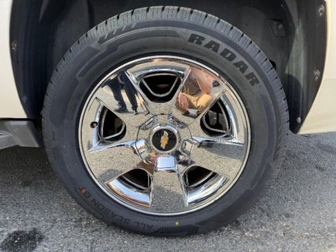 Used 2010 Chevrolet Suburban LTZ image 34