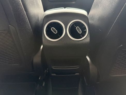 Used 2021 Mercedes-Benz GLB 250 4MATIC image 28