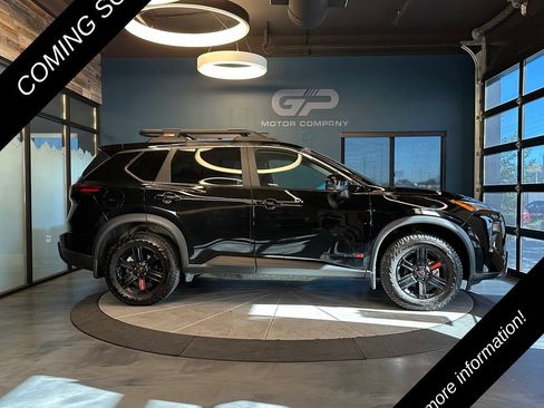 Used 2025 Nissan Rogue SV AWD/4WD image 2