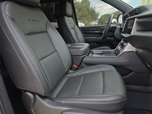 Used 2023 GMC Yukon XL Denali w/ Denali Reserve Package image 10