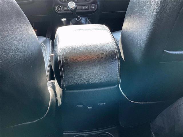 Used 2016 Jeep Wrangler Rubicon AWD/4WD image 24