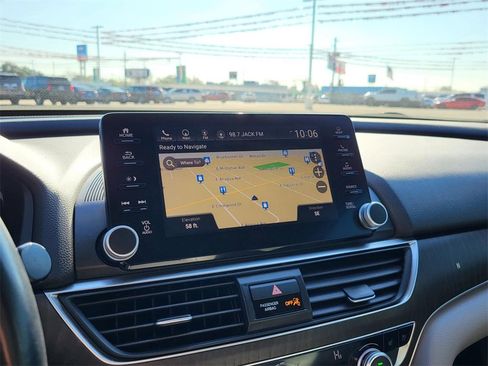 Used 2018 Honda Accord Touring image 28