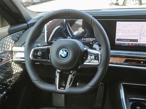 Used 2025 BMW 750e xDrive w/ Premium Package image 12