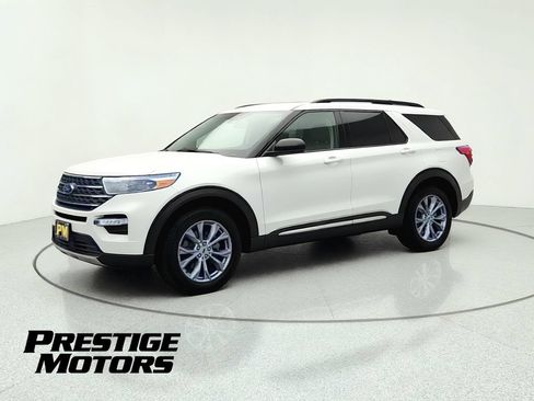 Used 2022 Ford Explorer XLT w/ Equipment Group 202A AWD/4WD image 4
