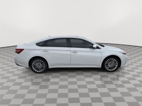 Used 2018 Toyota Avalon Limited image 4