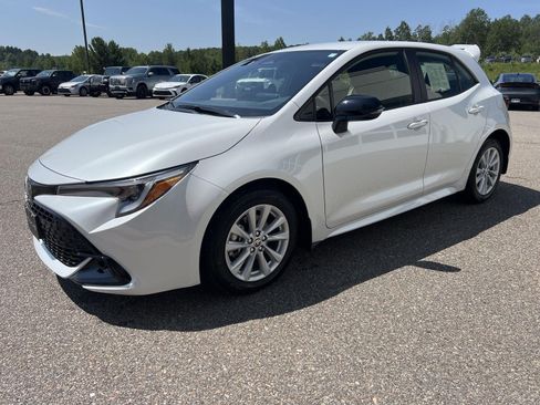 Used 2026 Toyota Corolla SE FWD image 2