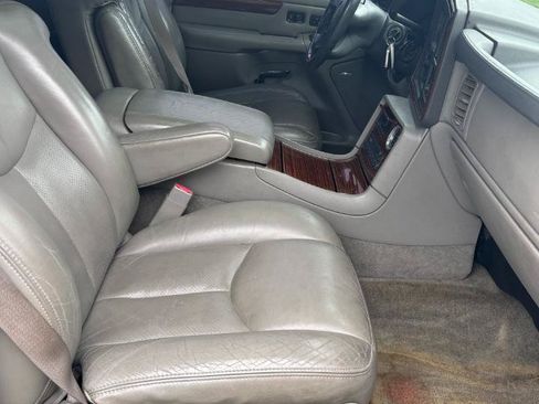Used 2004 Cadillac Escalade ESV AWD image 25