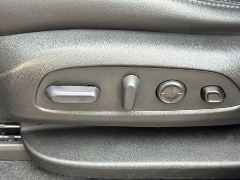 Used 2022 Buick Enclave Avenir w/ Avenir Technology Package AWD/4WD image 25