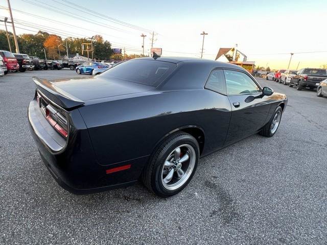 Used 2019 Dodge Challenger SXT w/ Driver Convenience Group RWD image 7