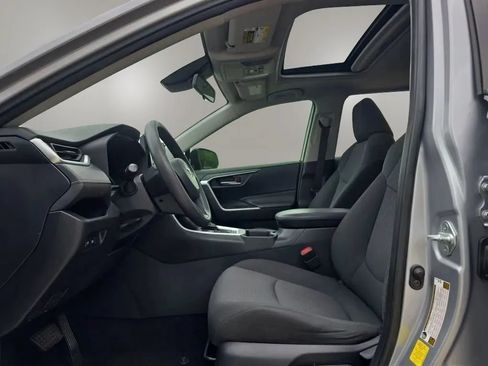 Used 2019 Toyota RAV4 XLE FWD image 15
