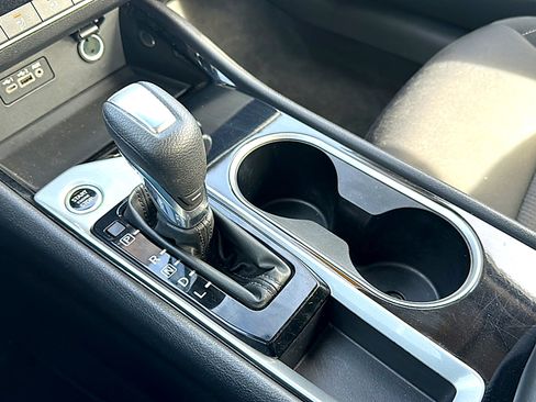 Used 2024 Nissan Altima 2.5 SV image 34