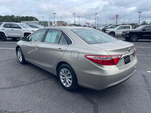 Used 2017 Toyota Camry LE FWD image 14