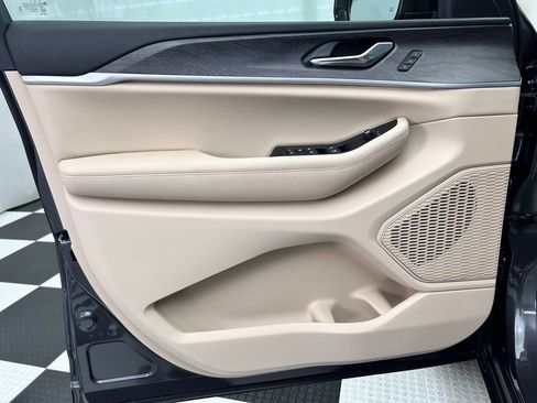 New 2025 Jeep Grand Cherokee L Limited w/ Black Appearance Package image 15