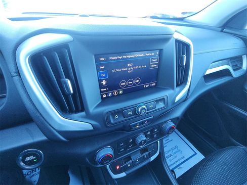 Used 2024 GMC Terrain SLE w/ Driver Convenience Package image 16