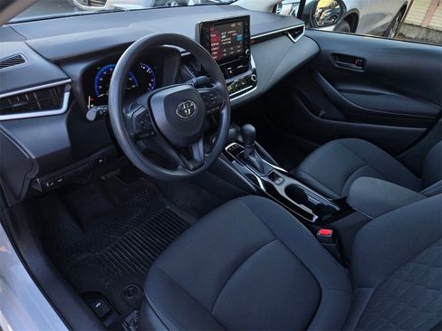 Used 2022 Toyota Corolla LE image 9