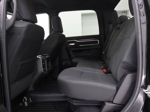 Used 2020 RAM 2500 Big Horn w/ Night Edition AWD/4WD image 9
