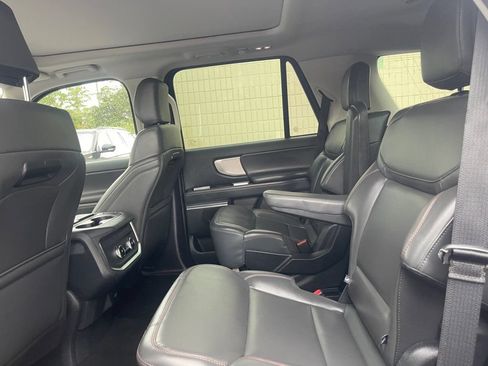 Used 2025 Ford Expedition Active AWD/4WD image 14