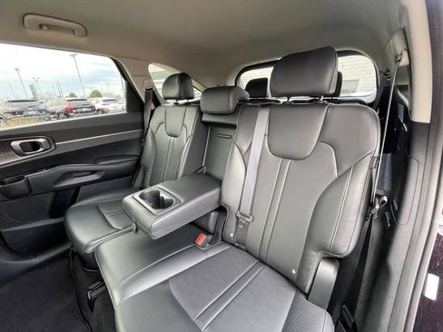 Used 2025 Kia Sorento S image 25