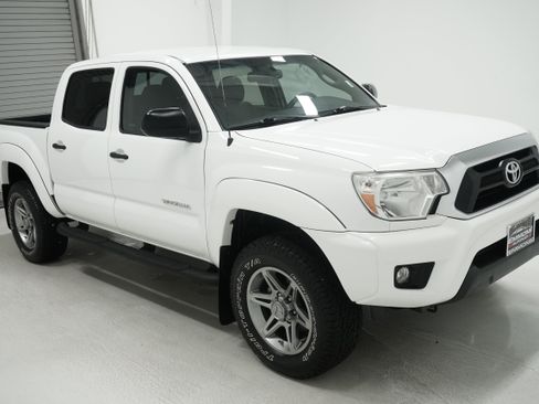 Used 2013 Toyota Tacoma PreRunner w/ SR5 Pkg RWD image 3
