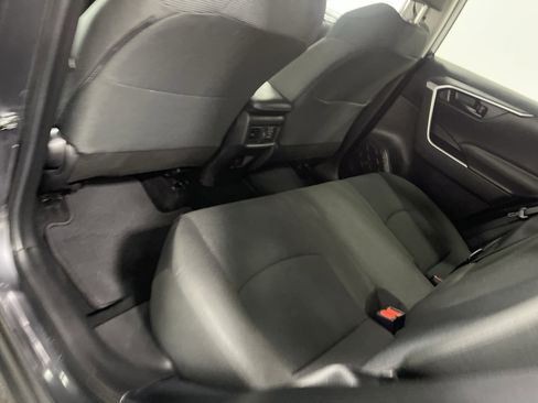 Used 2022 Toyota RAV4 LE image 17