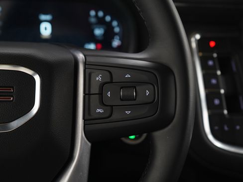 Used 2023 GMC Yukon XL SLE image 28