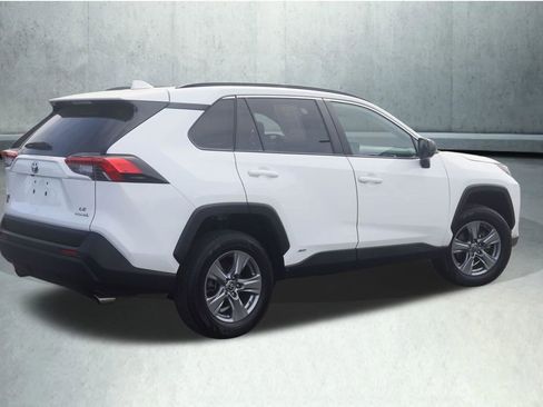 Used 2022 Toyota RAV4 LE AWD/4WD image 17