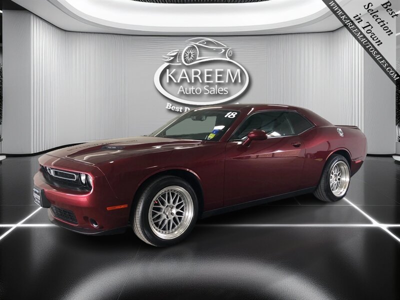 Used 2018 Dodge Challenger SXT RWD image 1