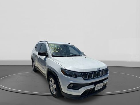 Used 2022 Jeep Compass Latitude FWD image 5