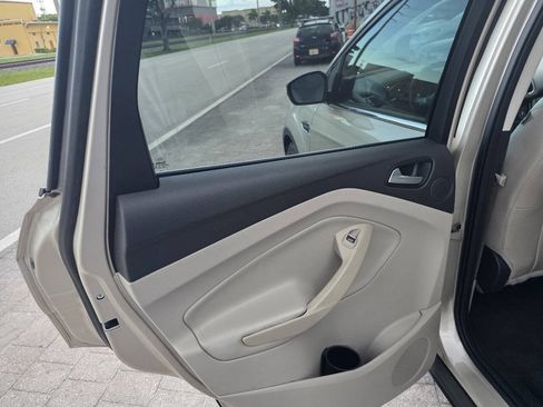 Used 2017 Ford Escape Titanium FWD image 17