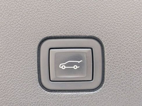 Used 2023 Cadillac XT6 Premium Luxury FWD image 13